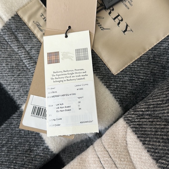 ❌SOLD❌ Authentic Burberry Wool Jacket size 0 - Picture 3 of 9